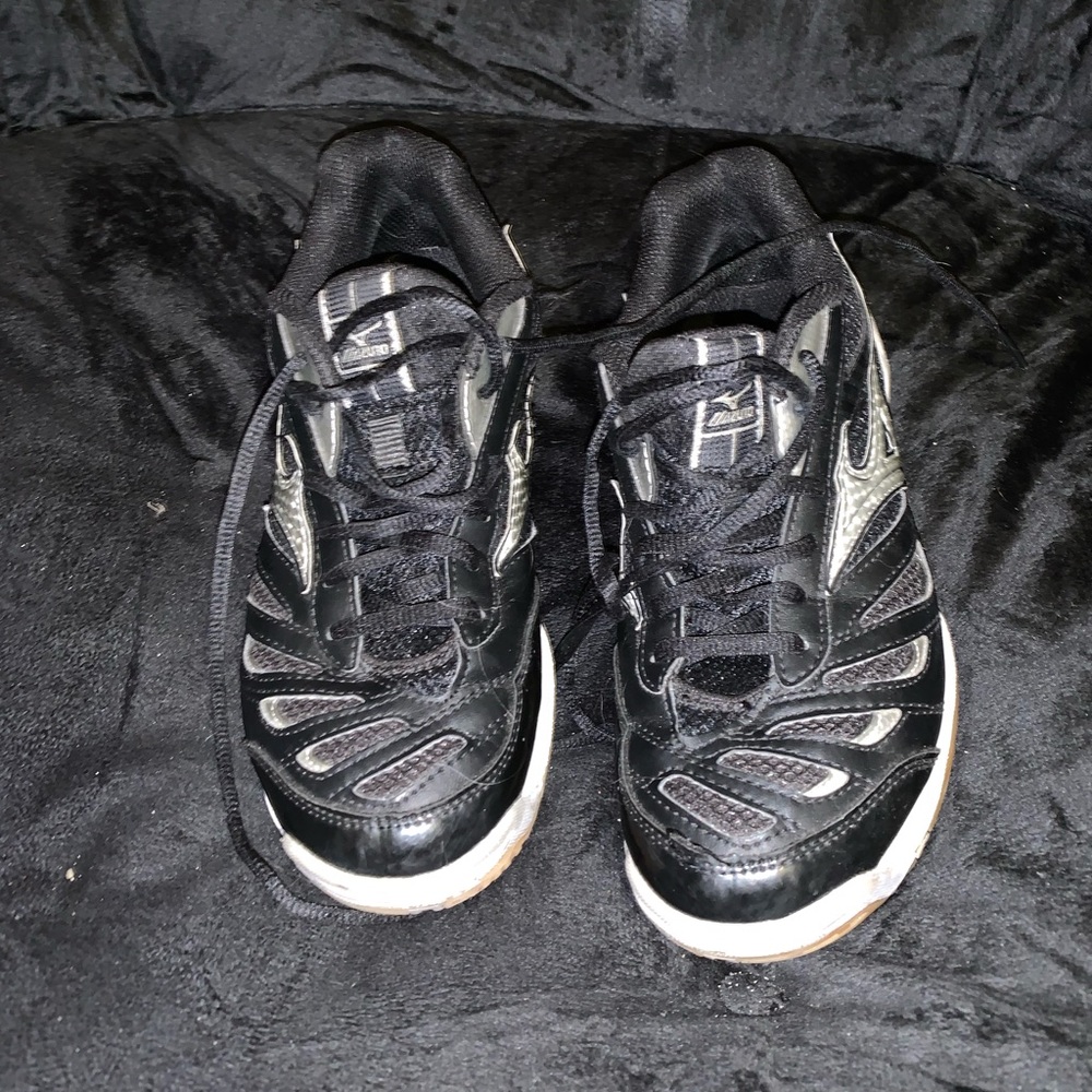 Used Mizuno Volleyball Shoes